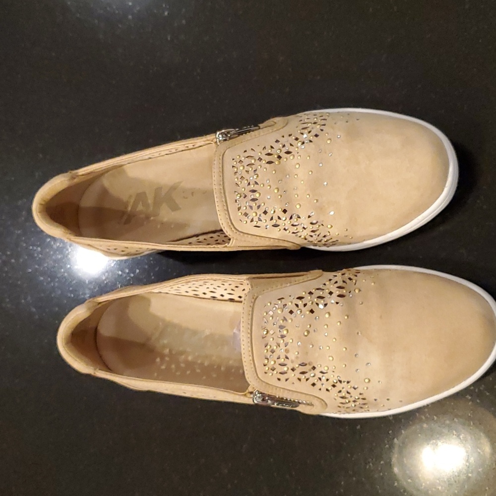 Womens shoes